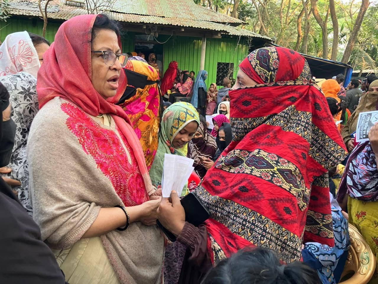 লক্ষ্মীপুর-৪ আসনে নারীদের কল্যাণের অঙ্গীকারে ভোট চাইছেন একমাত্র নারী প্রার্থী তানিয়া রব